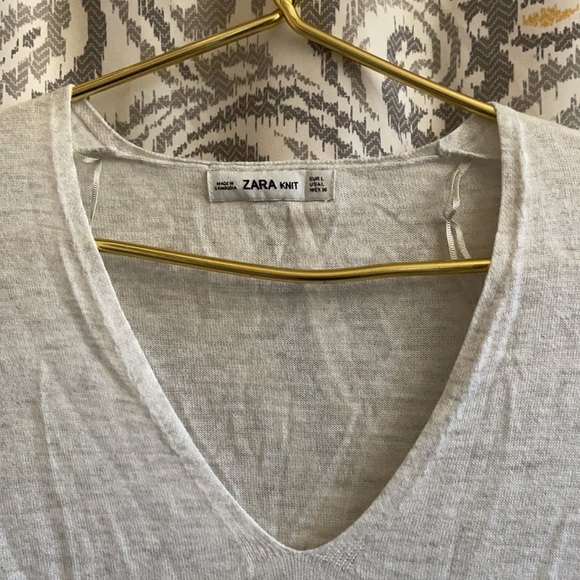 ZARA Gray V Neck - Picture 4 of 6